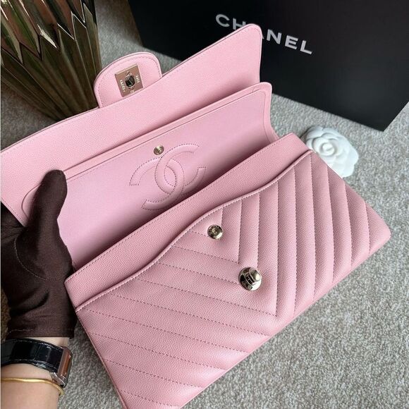100% authentic CHANEL medium caviar in baby pink GHW - Picture 3 of 5